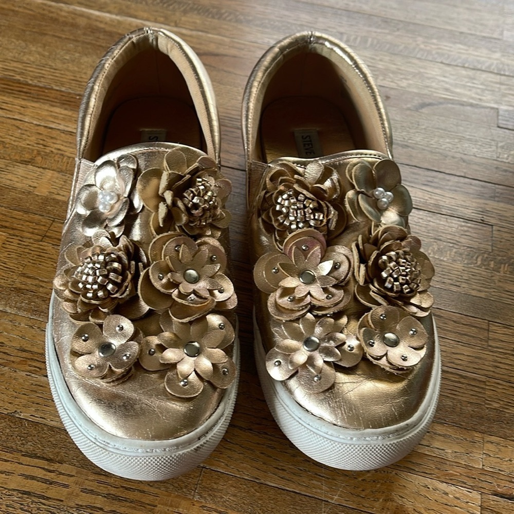 STEVE MADDEN ROSE GOLD FLORAL LOAFERS 10